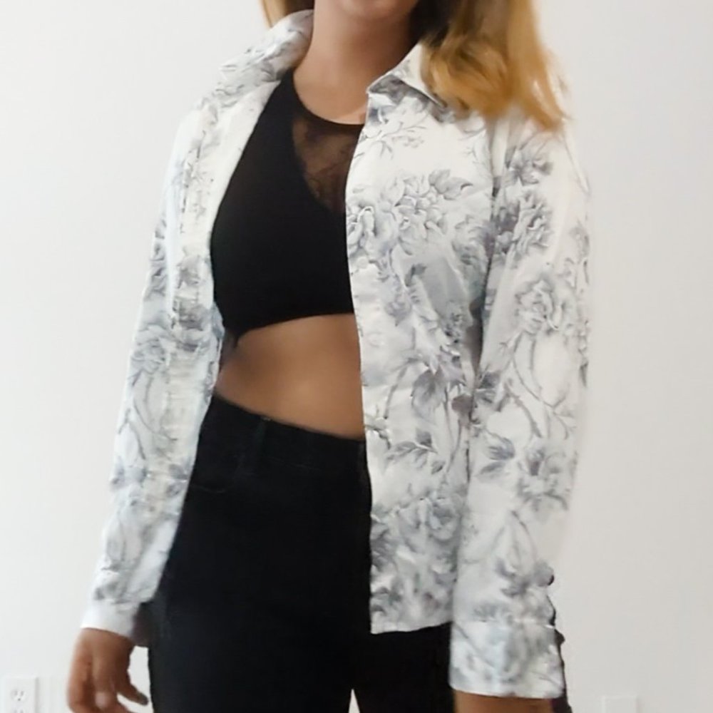 White and gray floral button down size L